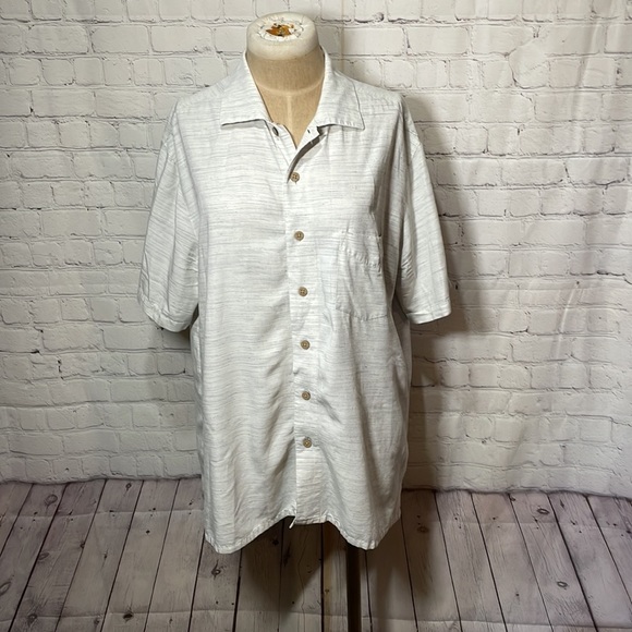 Batick Bay Other - COPY - Batick Bay Tan pattern Short Sleeve Button up Top Size L